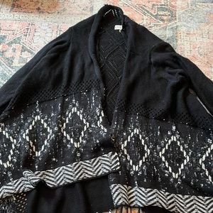Like new Knox Rose Womens Cardigan! Black and white with great detailing!